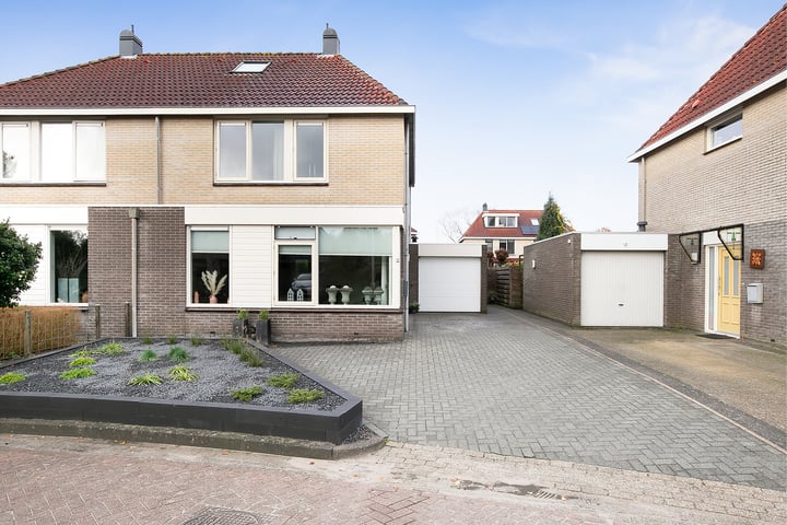 Bekijk foto 1 van Domela Nieuwenhuisstraat 42