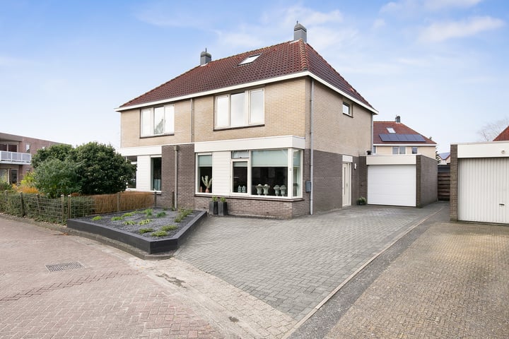 Bekijk foto 2 van Domela Nieuwenhuisstraat 42