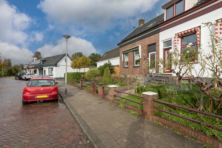 View photo 6 of Emmastraat 68