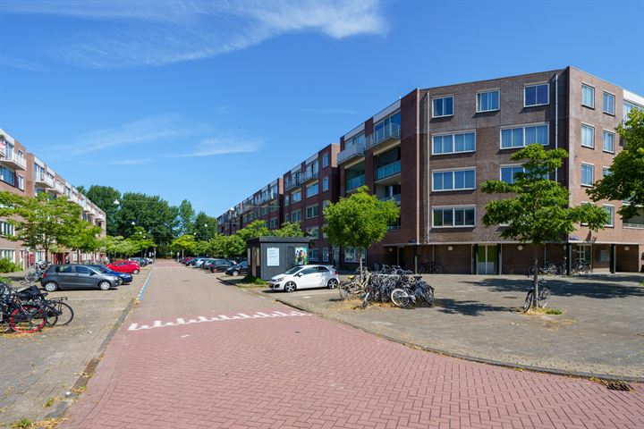 Bekijk foto 32 van Charlotte Brontéstraat 231