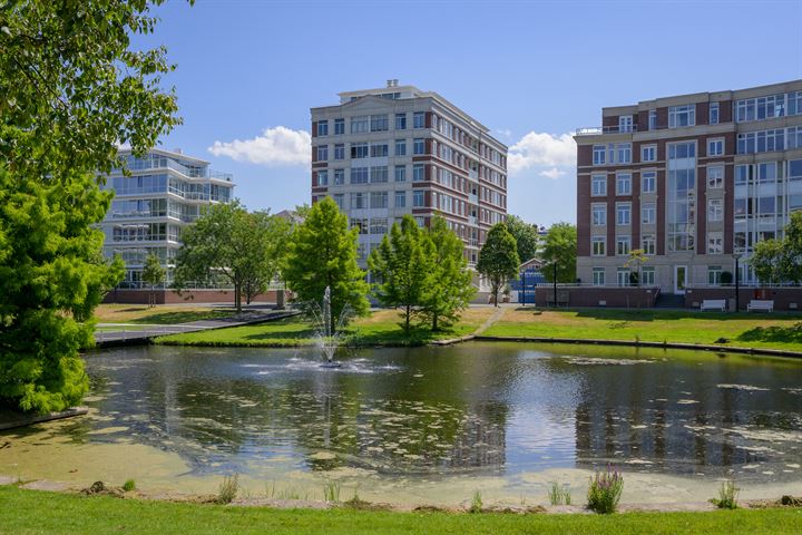 Bekijk foto 1 van Burgemeester Marijnenlaan 86