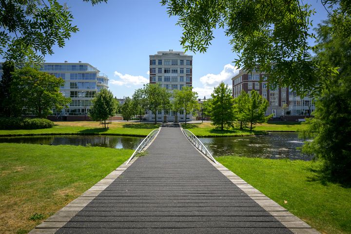 Bekijk foto 2 van Burgemeester Marijnenlaan 86