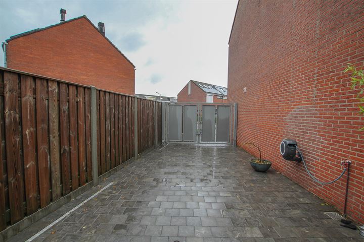 Bekijk foto 32 van Geulstraat 5