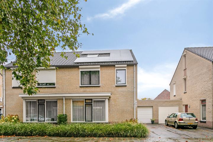 Bekijk foto 32 van Lottistraat 8