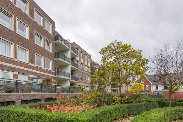 Bekijk foto 33 van Beatrixstraat 79