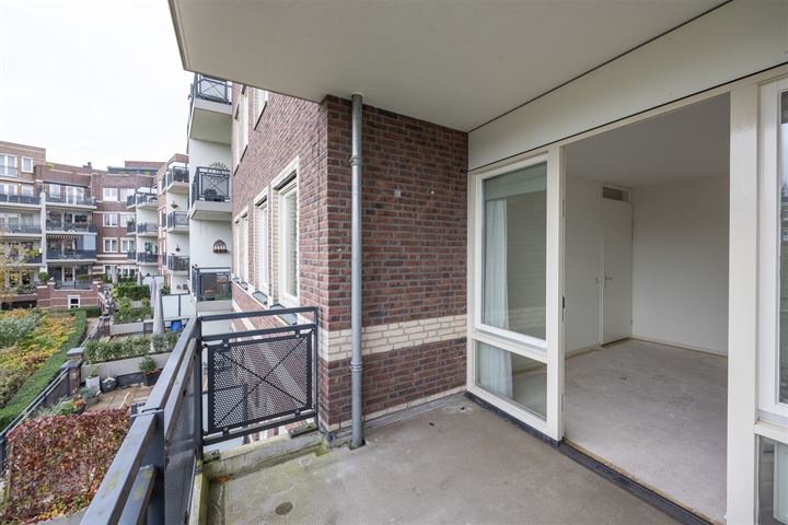 Bekijk foto 27 van Beatrixstraat 79