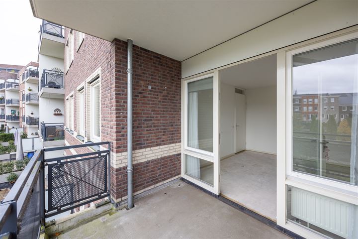 Bekijk foto 28 van Beatrixstraat 79