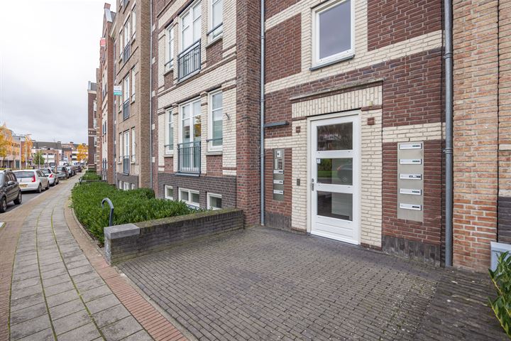 Bekijk foto 3 van Beatrixstraat 79