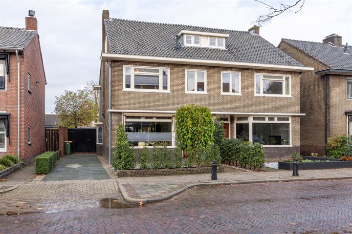 Bekijk foto 1 van Mesdagstraat 9