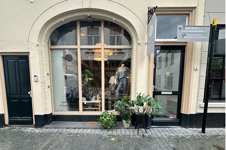 Bekijk foto 1 van Blauwehandstraat 3