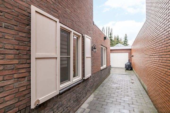 Bekijk foto 31 van Monseigneur Mannensstraat 39