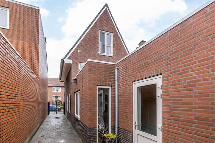 Bekijk foto 32 van Monseigneur Mannensstraat 39