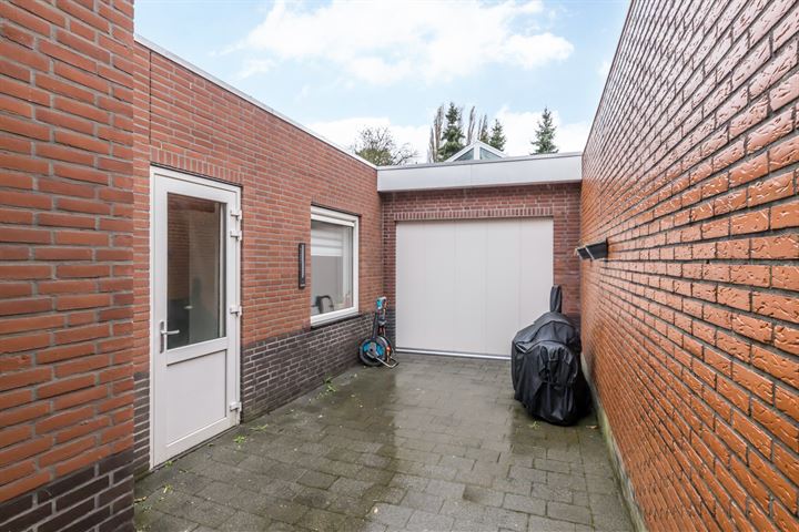 Bekijk foto 33 van Monseigneur Mannensstraat 39