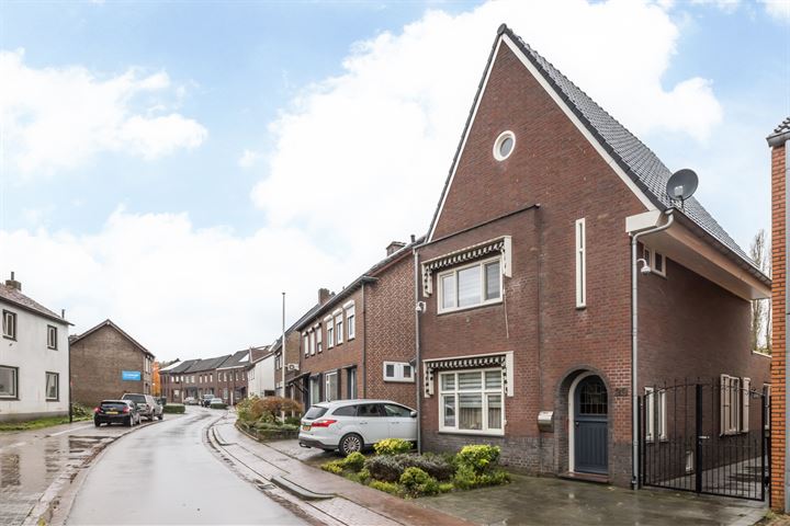 Bekijk foto 34 van Monseigneur Mannensstraat 39