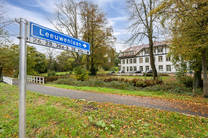 View photo 2 of Leeuwenlaan 40-J