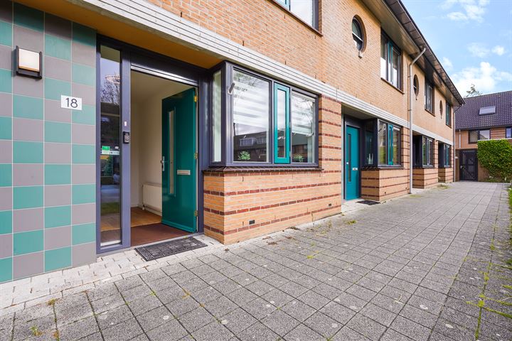 Bekijk foto 44 van Rhoonstraat 18