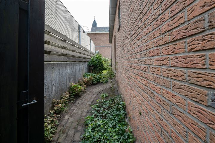 Bekijk foto 53 van Weemestraat 6