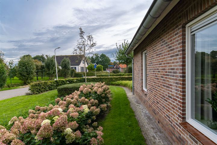 View photo 60 of Wethouder M J van den Hatertstraat 51