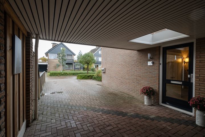 Bekijk foto 33 van J S Bachstraat 15