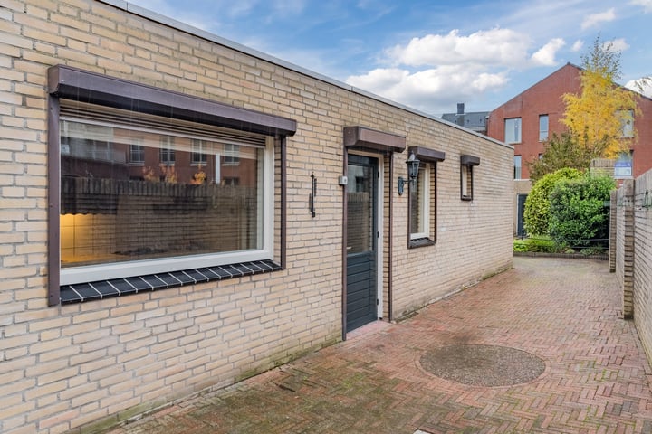 Bekijk foto 34 van Van Hogendorpstraat 3