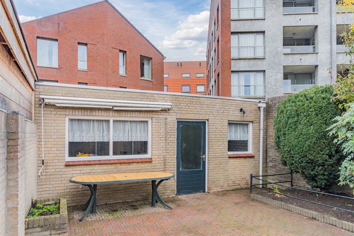 Bekijk foto 36 van Van Hogendorpstraat 3