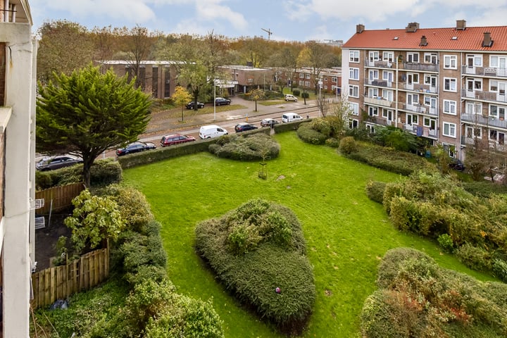 Bekijk foto 12 van Jacques Veltmanstraat 72-III