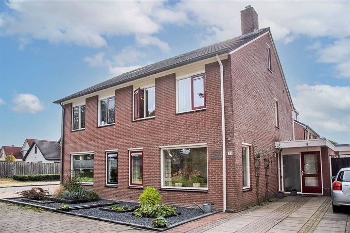 Bekijk foto 1 van Libellestraat 33