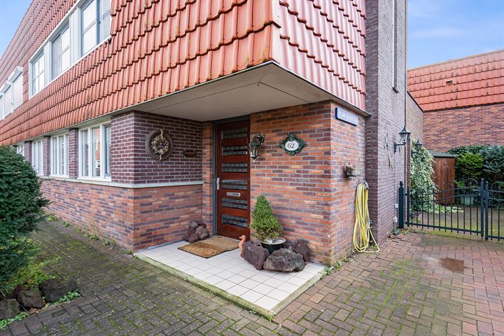 Bekijk foto 2 van J M van der Meystraat 62