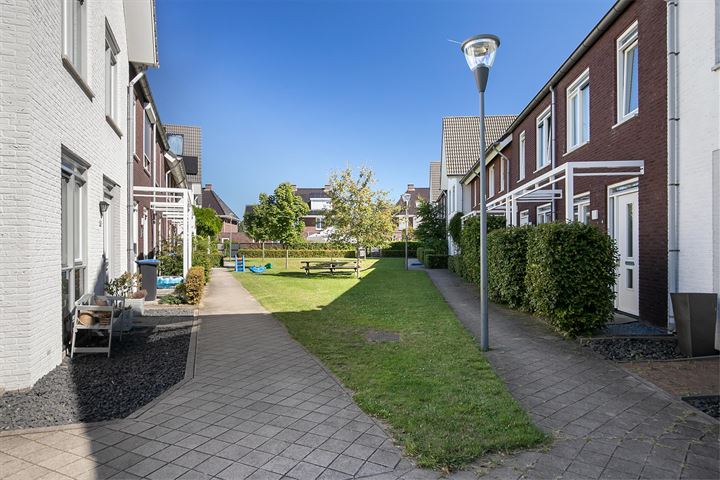 Bekijk foto 41 van Kamillestraat 16