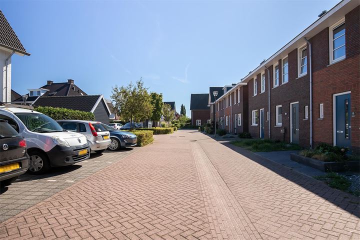 Bekijk foto 44 van Kamillestraat 16