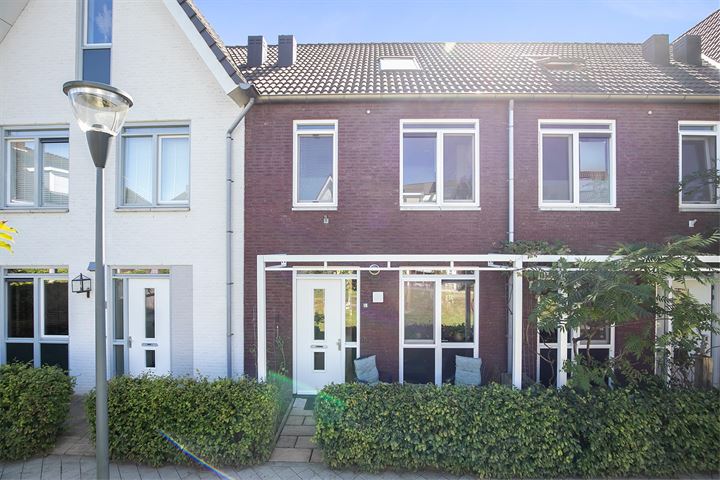 Bekijk foto 46 van Kamillestraat 16