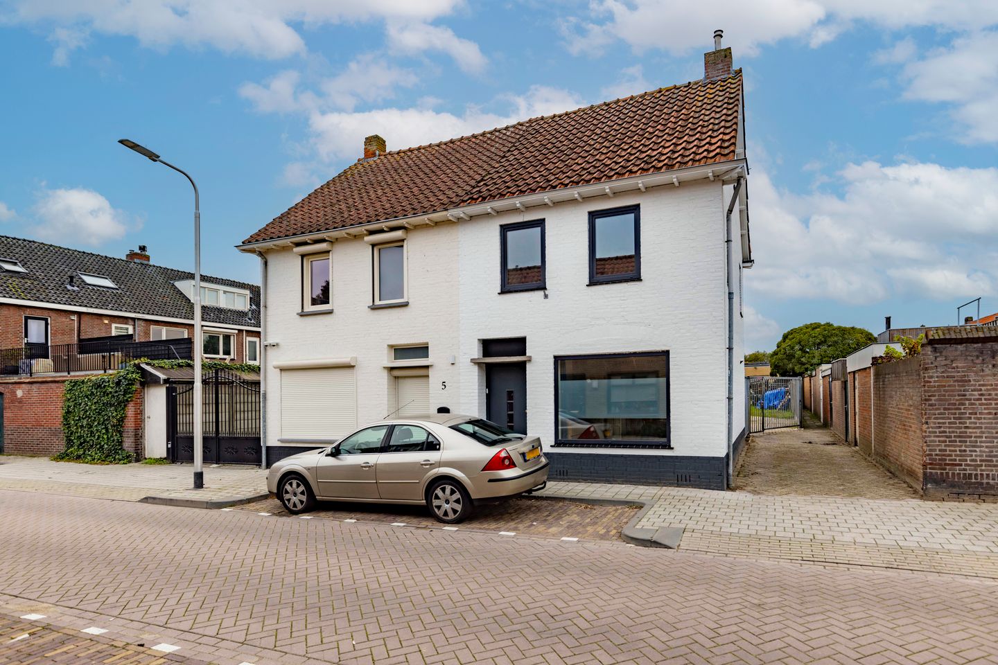 Photo 1 of Burchtstraat 3