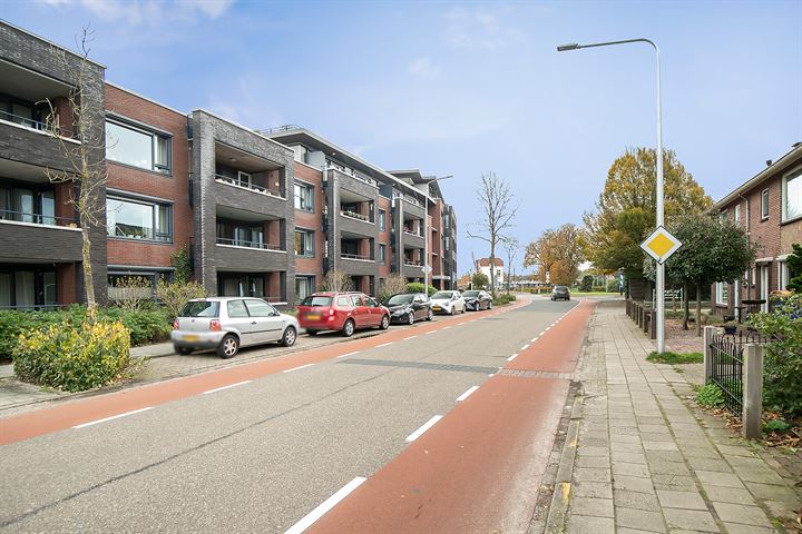 Bekijk foto 33 van Burgemeester Schuitestraat 74