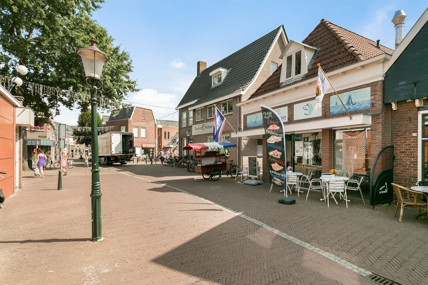 View photo 1 of Bermerstraat 22-+ 22a