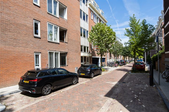 Bekijk foto 40 van M.A. de Ruyterstraat 46