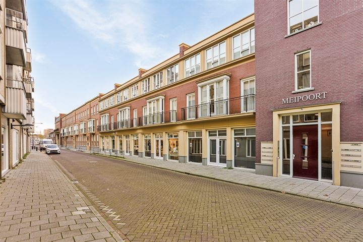 View photo 1 of Kluisstraat 104