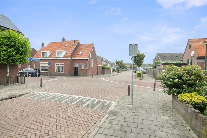 Bekijk foto 40 van Willibrordusstraat 57