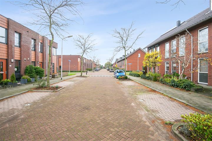 Bekijk foto 27 van Opper Van Treurenstraat 9