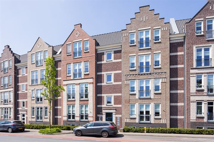 Bekijk foto 1 van Beatrixstraat 95