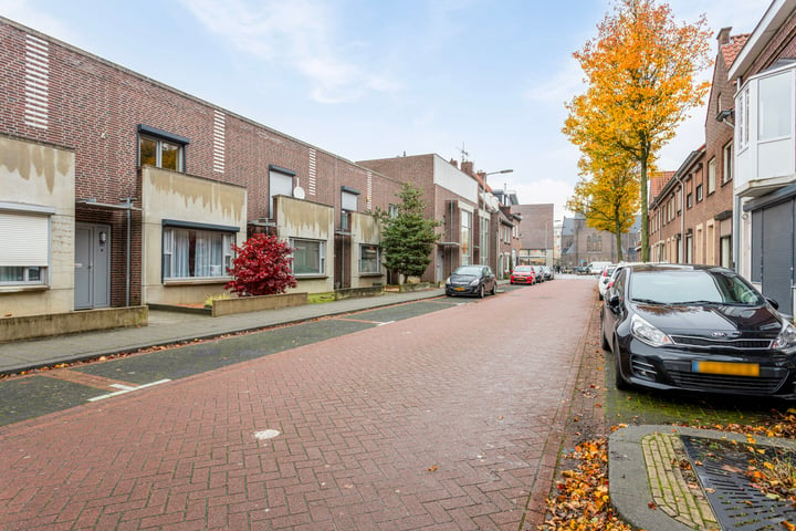 Bekijk foto 3 van Nassaustraat 43