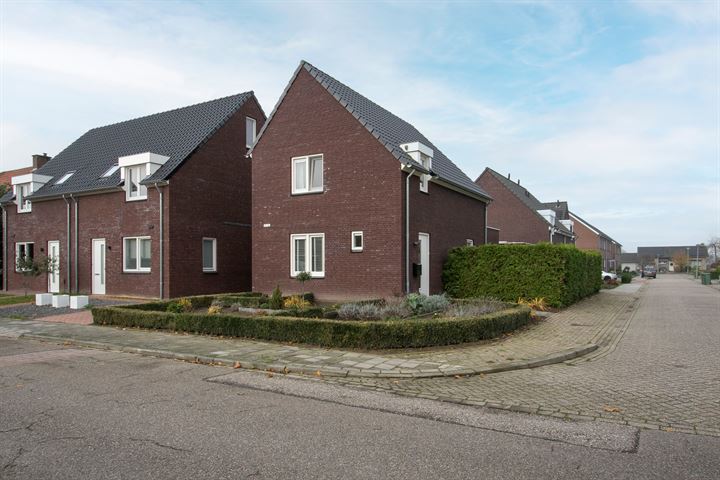 View photo 33 of Voorterweg 10