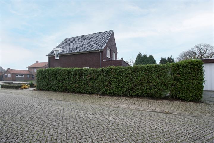 View photo 32 of Voorterweg 10