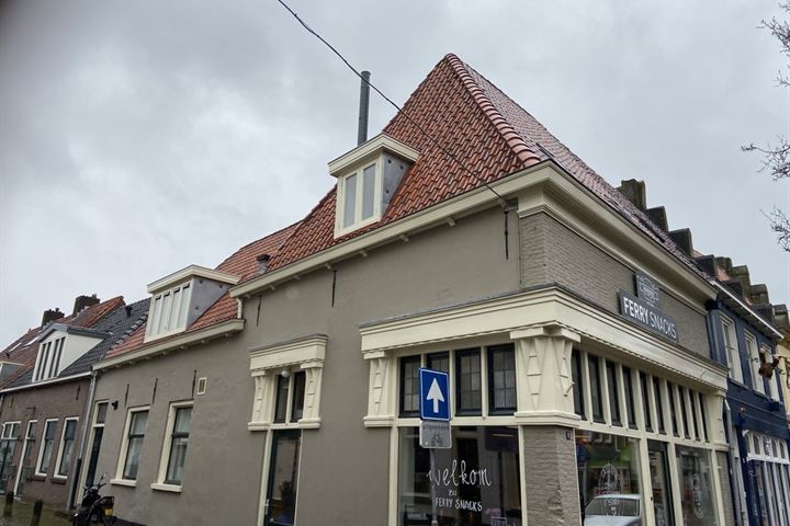 Bekijk foto 2 van Helmichstraat 2