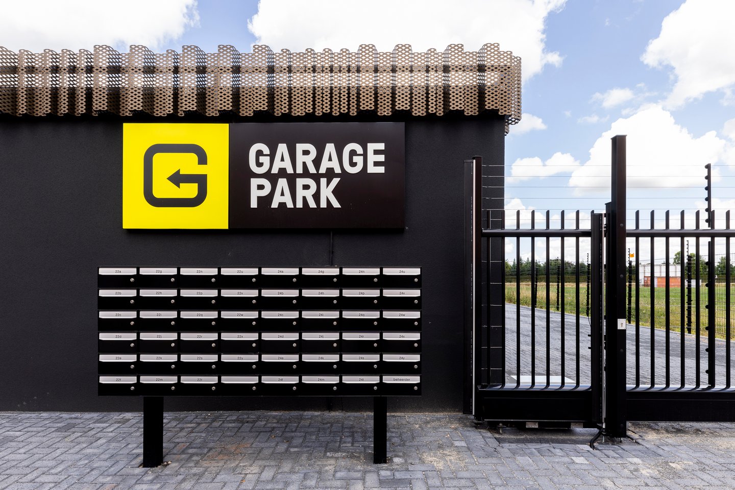 View photo 4 of GaragePark Hulst XXL