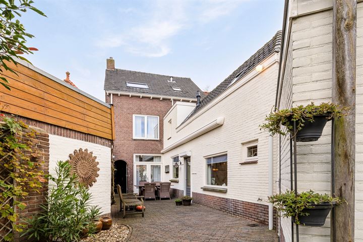 Bekijk foto 33 van Herstalsestraat 12