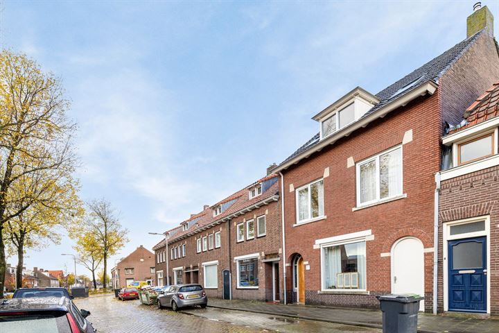 Bekijk foto 36 van Herstalsestraat 12