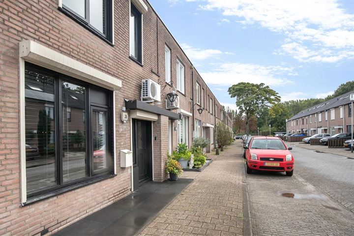 Bekijk foto 43 van Pieternel Koomansstraat 26