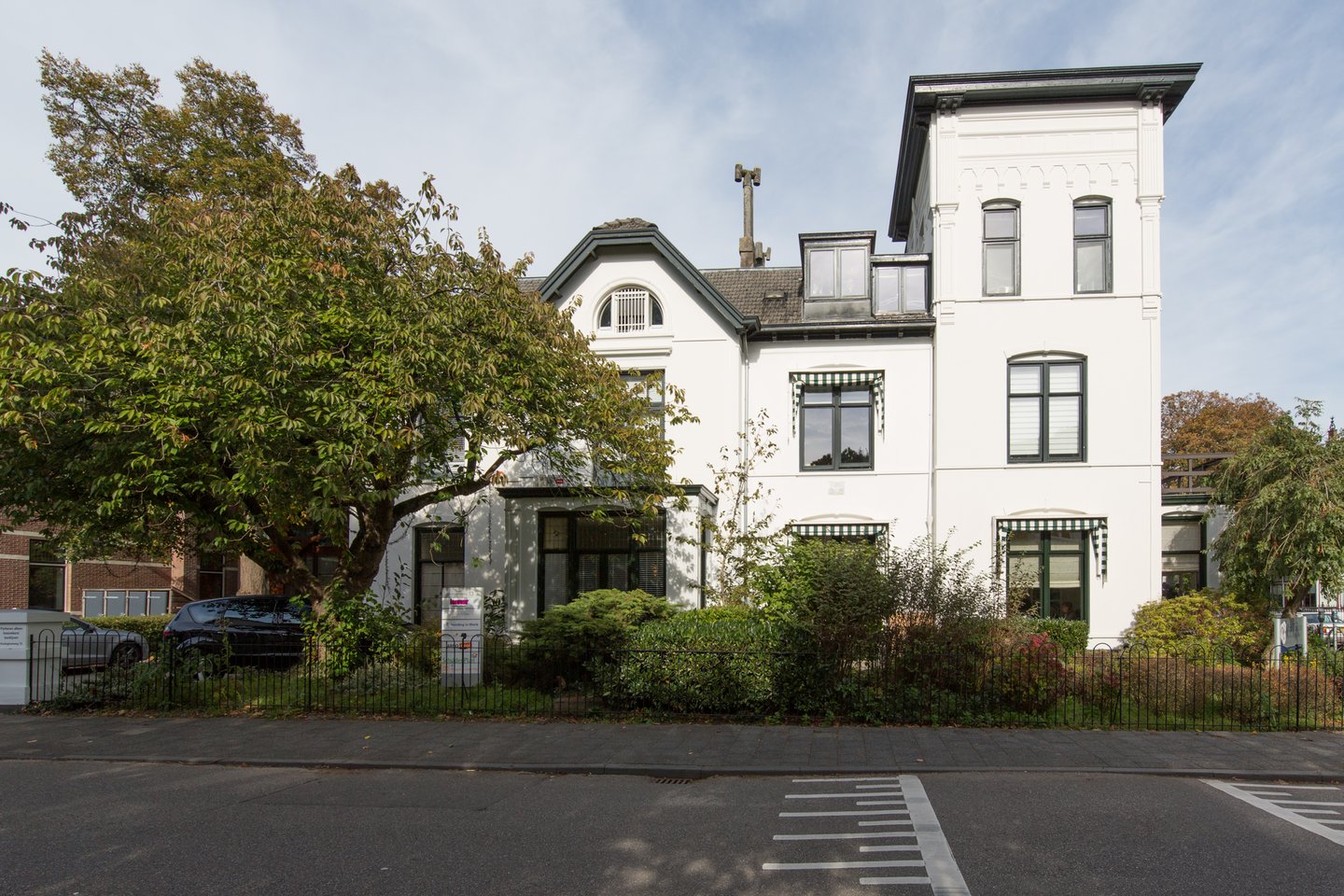 Bekijk foto 1 van Hoge Naarderweg 61