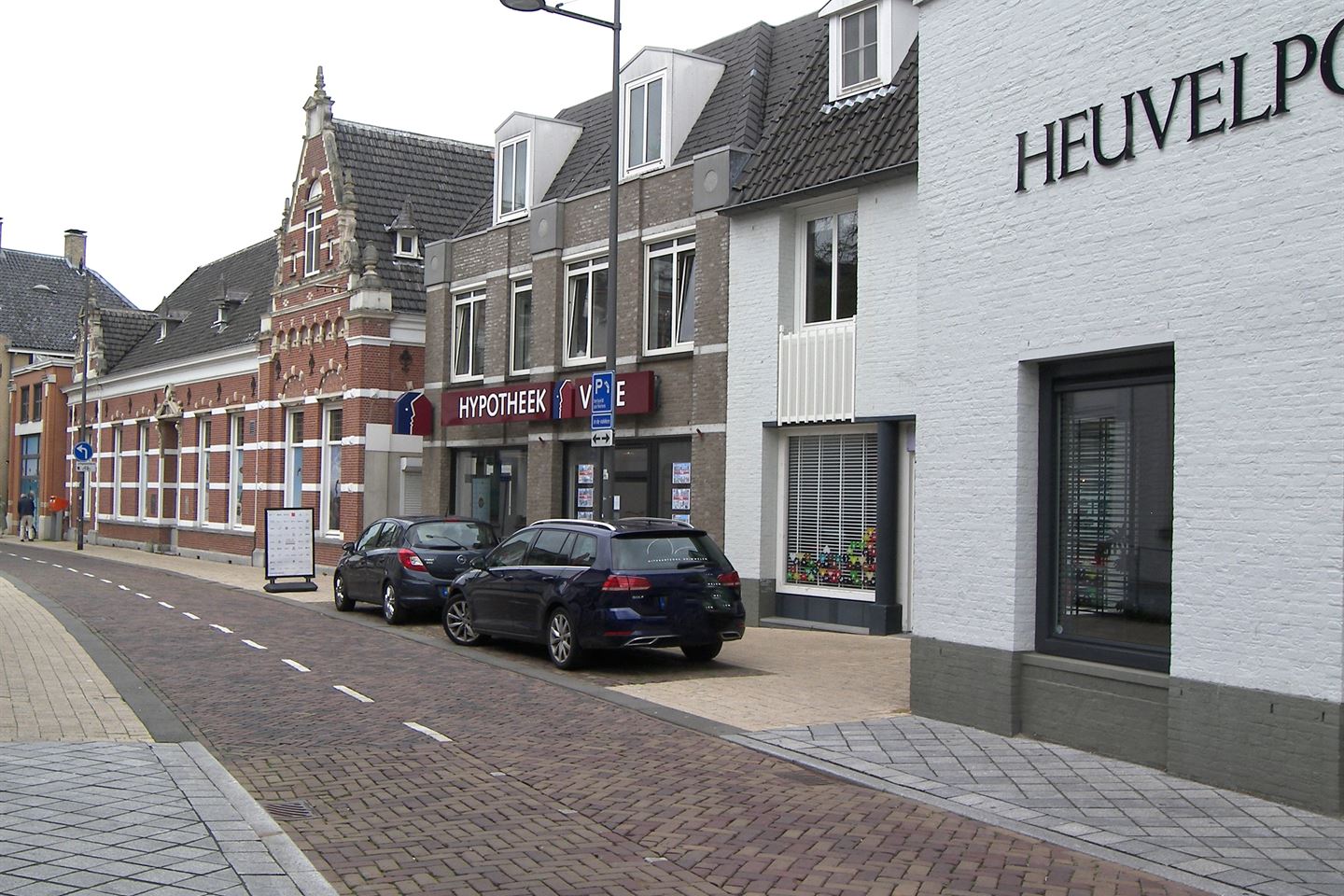 Bekijk foto 2 van Heuvelstraat 2