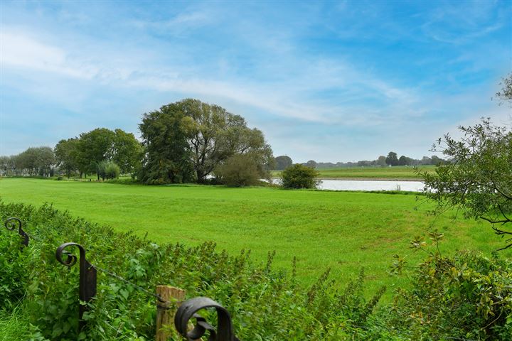 Bekijk foto 38 van Middenlaan 26